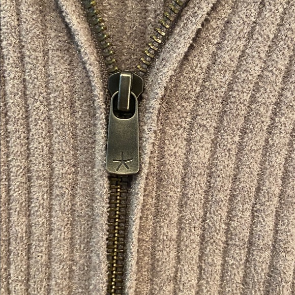 Barefoot Dreams CozyChic Ultra Light Ribbed Zip Up
Poncho XXS/XS Tan New - Picture 5 of 12